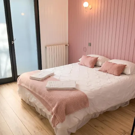 Spacieuse Avec Piscine Privée à Aujols