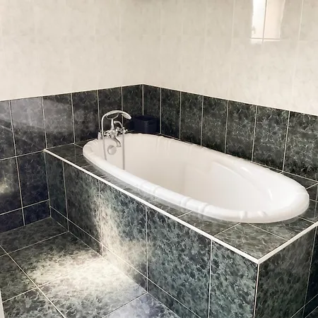 Spacieuse Avec Piscine Privee A Aujols
