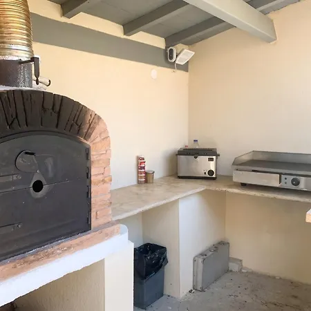 Spacieuse Avec Piscine Privee A Aujols