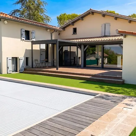 Villa Spacieuse Avec Piscine Privée à Aujols