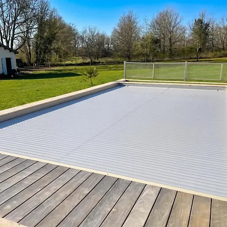Spacieuse Avec Piscine Privée à Villa