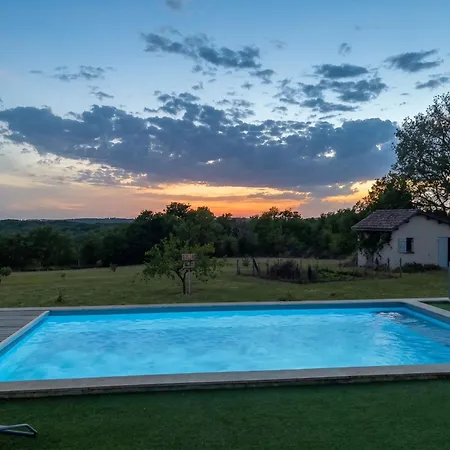 Spacieuse Avec Piscine Privée à *