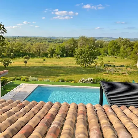 Villa Spacieuse Avec Piscine Privée à Aujols